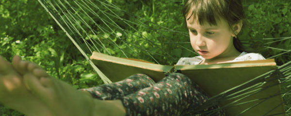 Hamac et lecture enfant