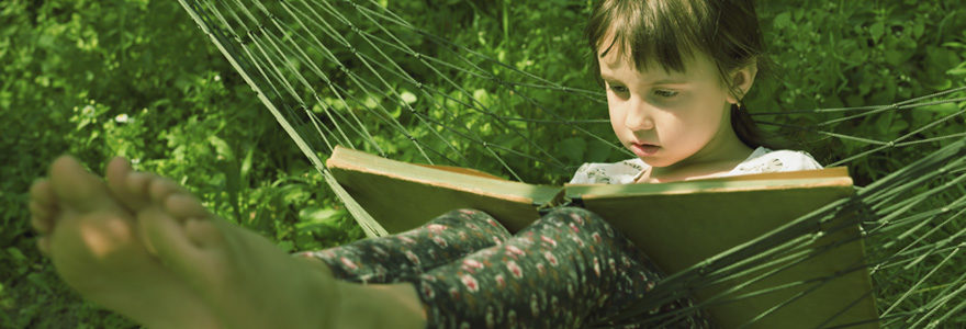 Hamac et lecture enfant